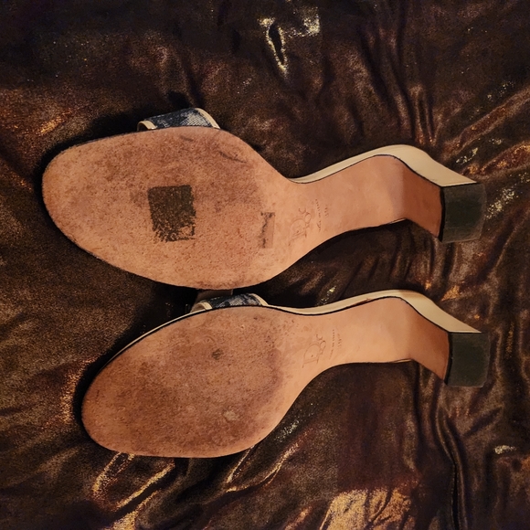 Dior vintage signature lock & key sandal. - Picture 2 of 2